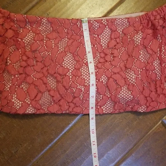 Alexis Taza Off Shoulder Lace Crop Top - Picture 5 of 9